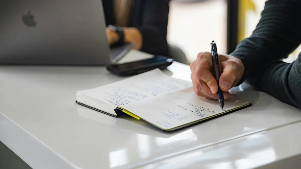 Meeting Summary Examples: 4 Formats That Get Read