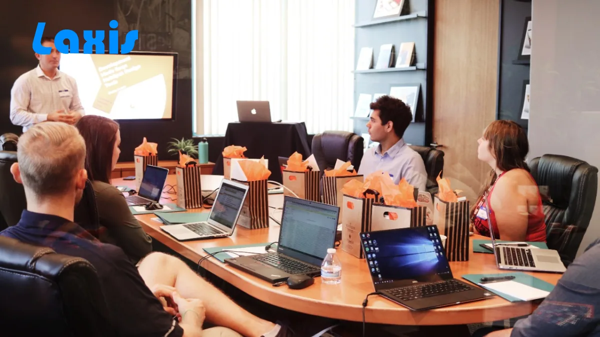 Meeting Minutes: What to Record and What to Leave Out
